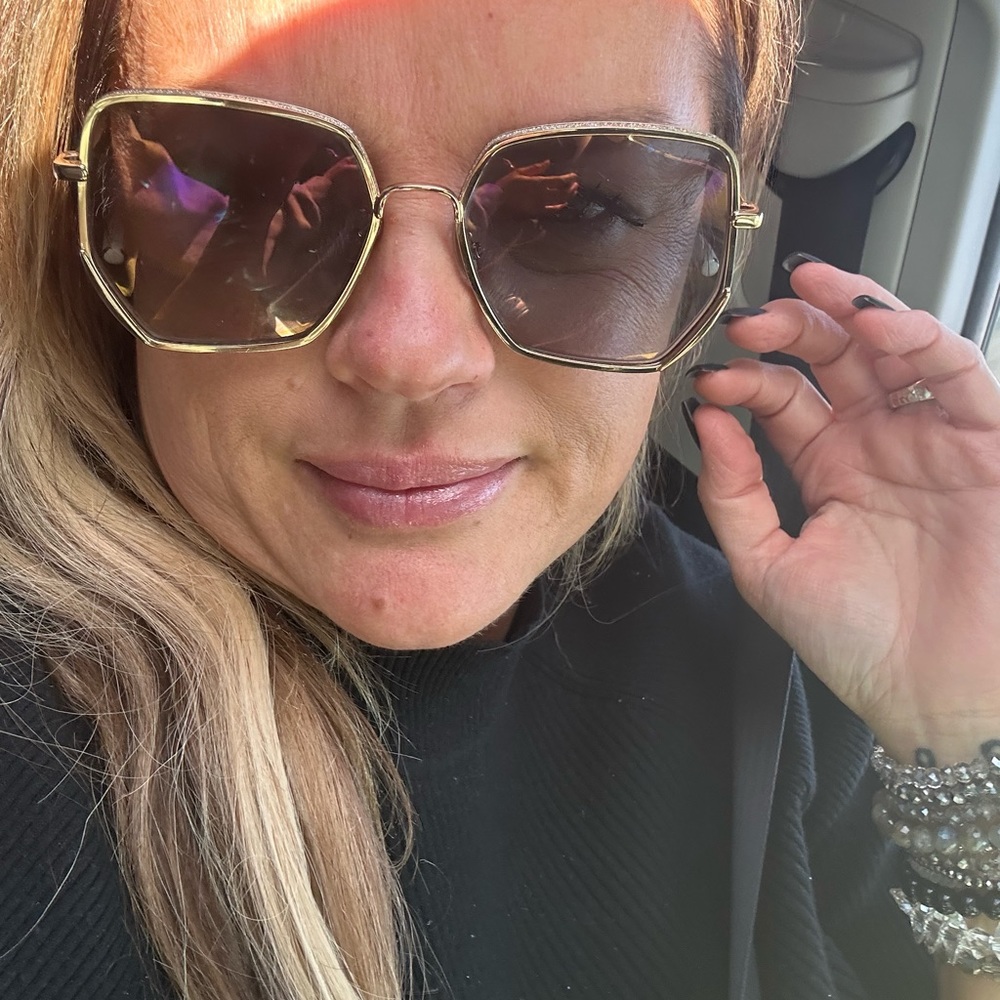 Meet your Posher, Debbie